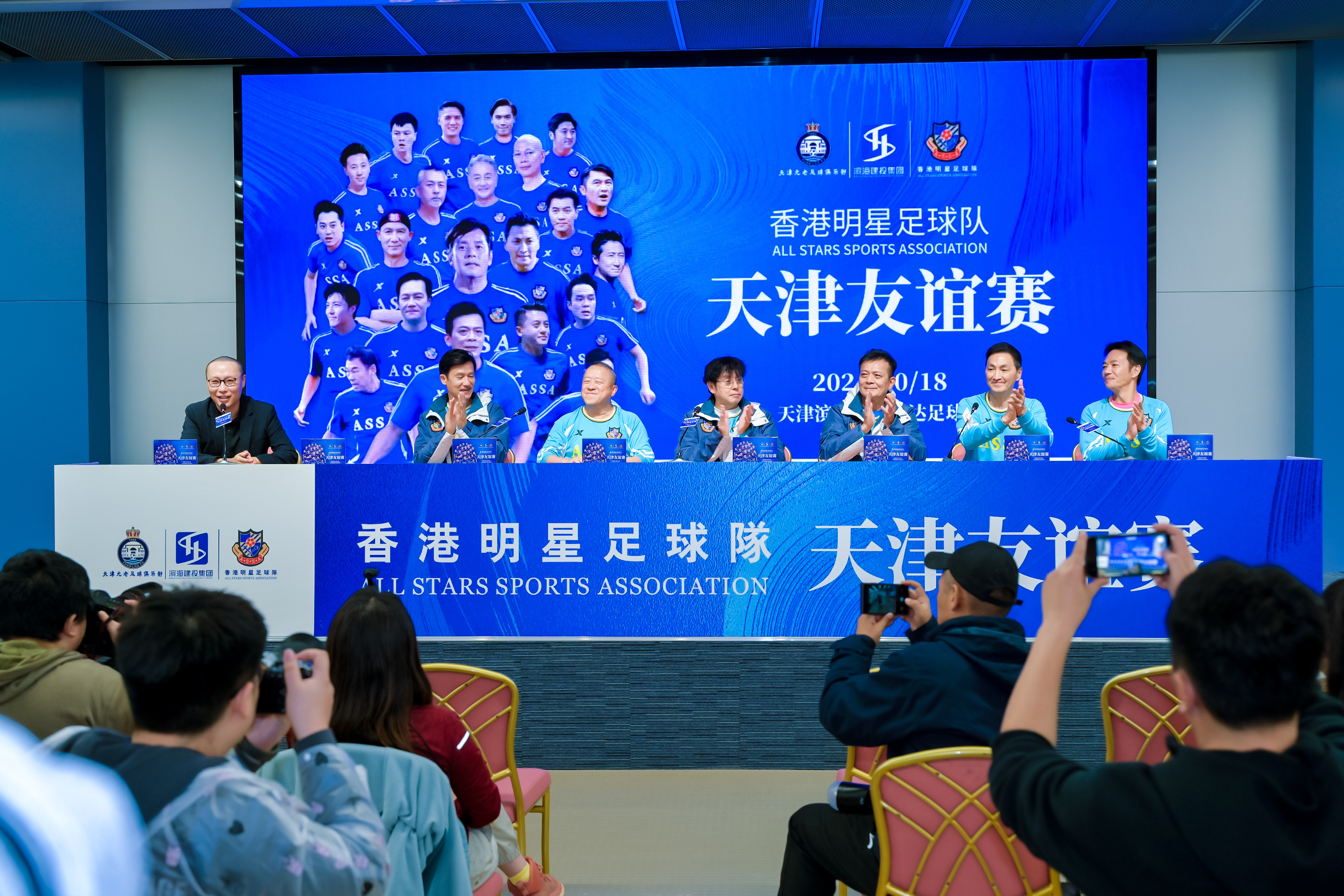 天津女足中场控球技术出色，带领球队征战赛场